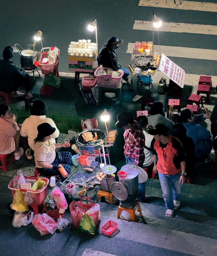 Da Lat Travel: Exploring Da Lat Night Market 23 du lich Da Lat cho dem Da Lat ban gi