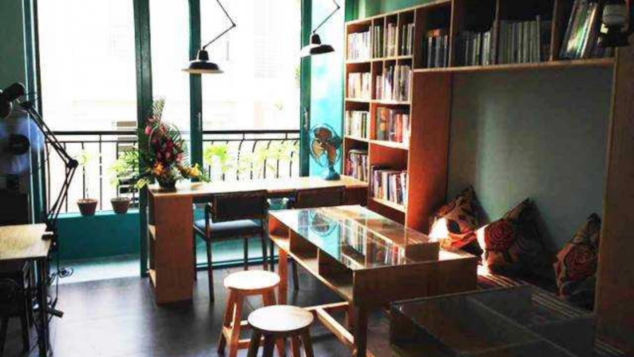 Top 7 địa điểm học bài, làm việc lý tưởng tại TP.HCM 4 Slowee Coffee & Books - Dành cho những tín đồ "sách" và "cà phê"