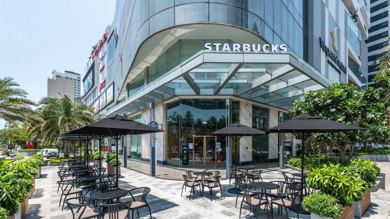 Top 7 địa điểm học bài, làm việc lý tưởng tại TP.HCM 3 Starbucks - Môi trường học tập, làm việc sang trọng và cổ điển