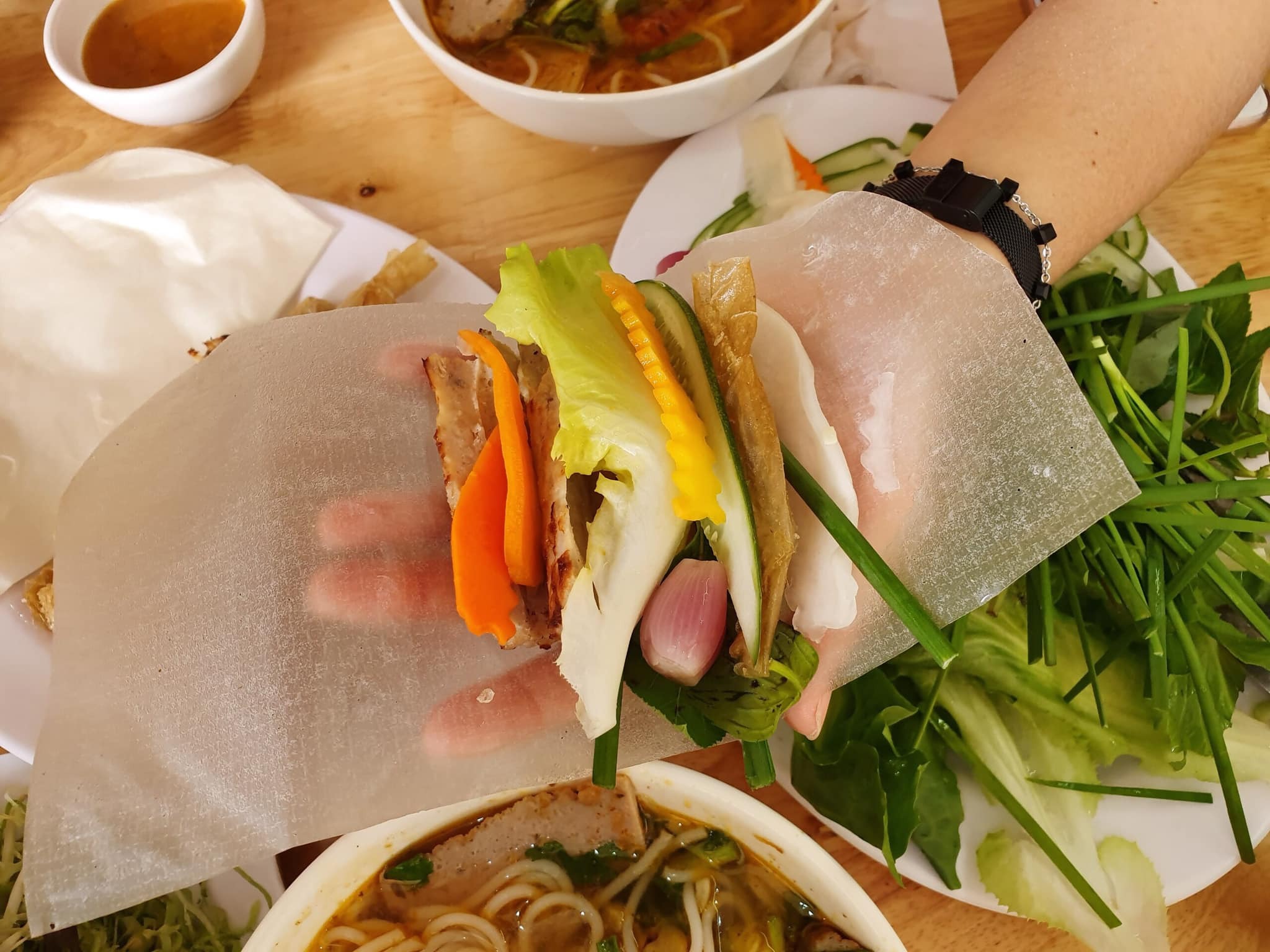 Top nhà hàng gần hồ Xuân Hương Đà Lạt bạn không nên bỏ lỡ 4 Nem nướng là một trong những món ăn nổi tiếng tại nhà hàng Cối Xay Gió