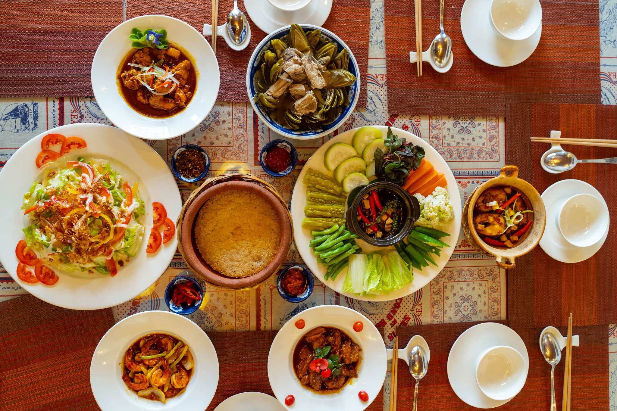 Top nhà hàng gần hồ Xuân Hương Đà Lạt bạn không nên bỏ lỡ 1 Nhà hàng Kim Gia - Nhà hàng gần hồ Xuân Hương Đà Lạt với những món ăn quen thuộc đậm chất gia đình