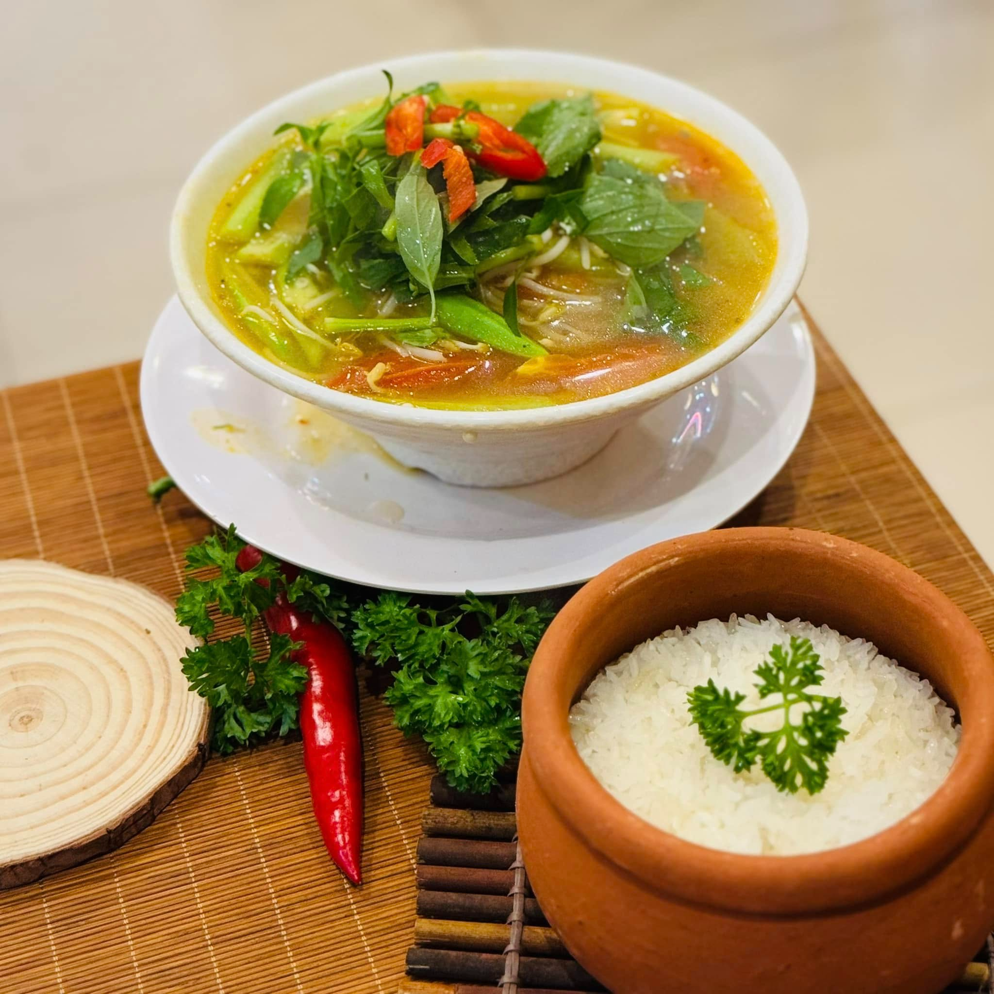 Top nhà hàng gần hồ Xuân Hương Đà Lạt bạn không nên bỏ lỡ 3 Nhà hàng cơm niêu Việt Nam - Nhà hàng gần hồ Xuân Hương Đà với những khoảnh khắc sum họp với gia đình