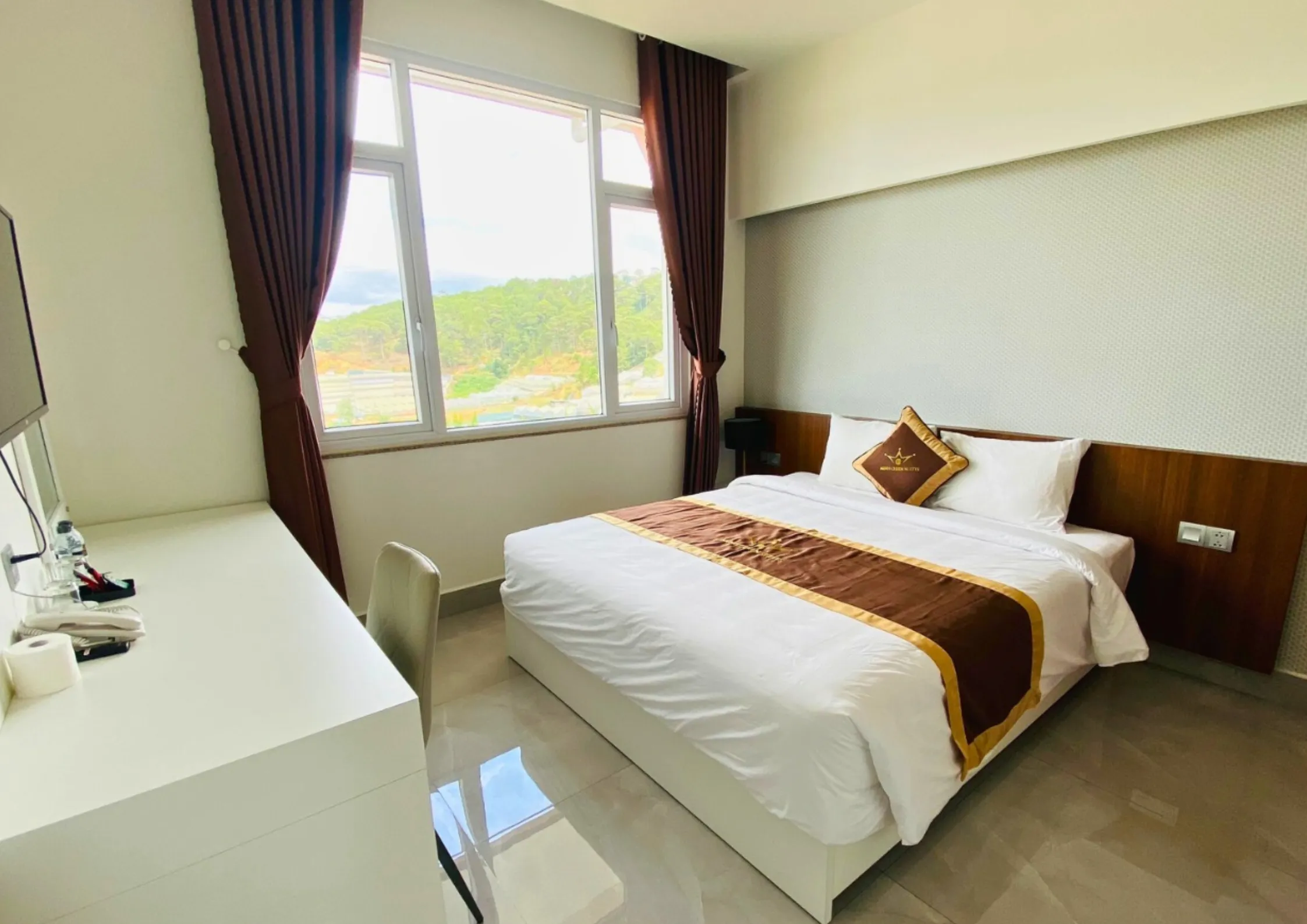 Không gian phòng ngủ Minh Chien Hotel đầy đủ tiện nghi