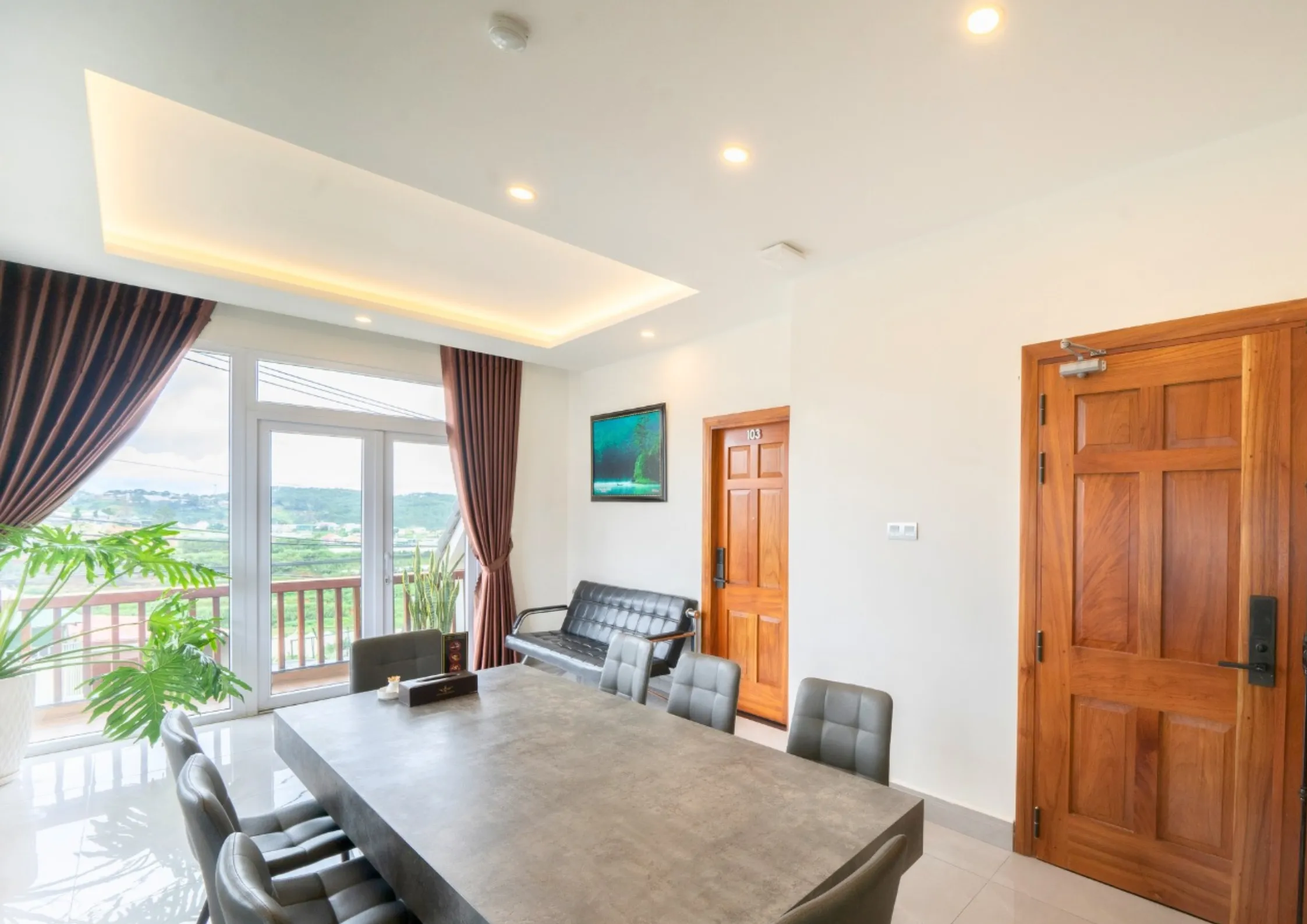Không gian phòng ngủ Minh Chien Hotel đầy đủ tiện nghi