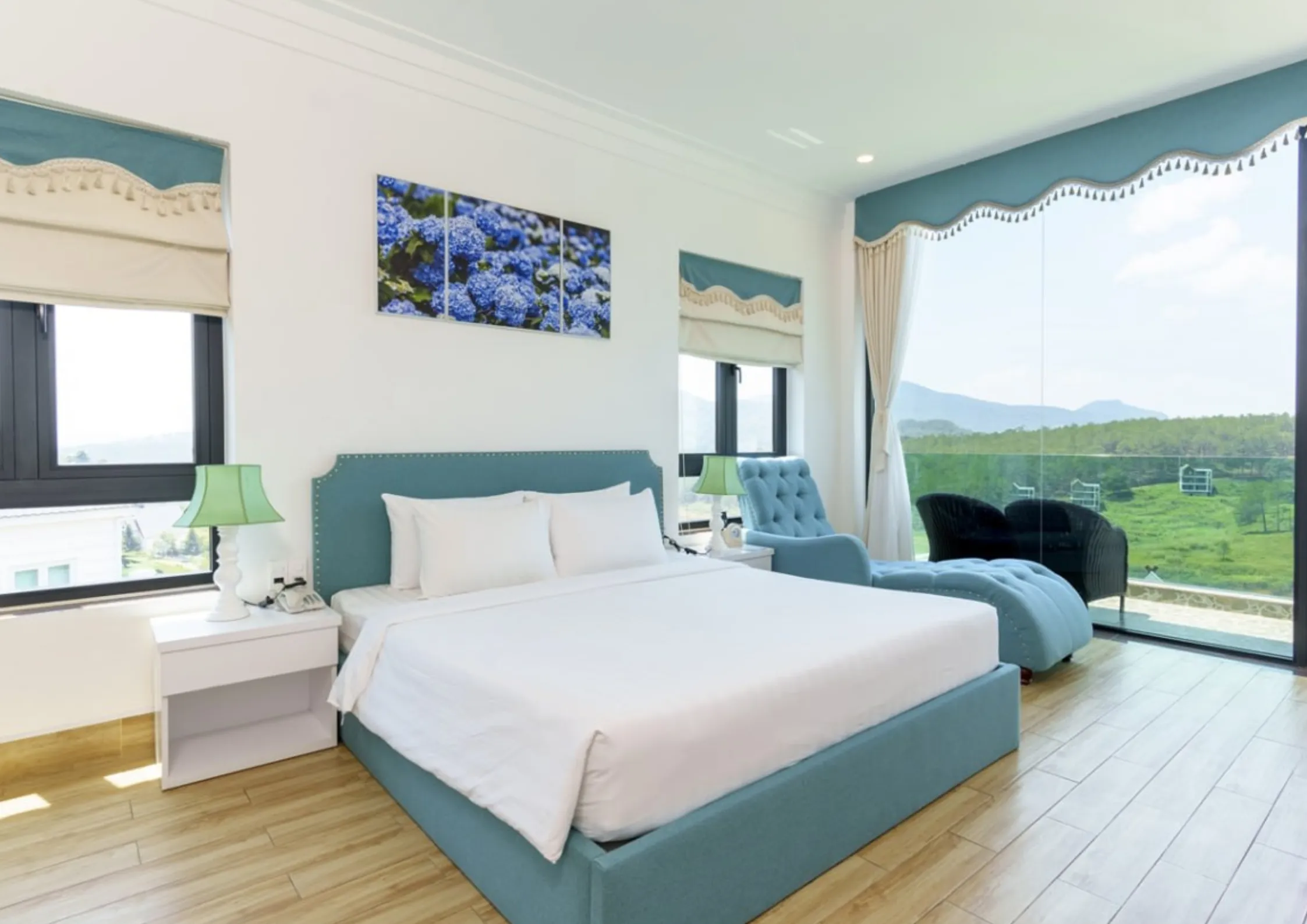 Top 8 khách sạn Đà Lạt luxury được nhiều khách hàng chọn lựa nhất 2025 16 Không gian phòng ngủ tại Dalat Wonder Resort