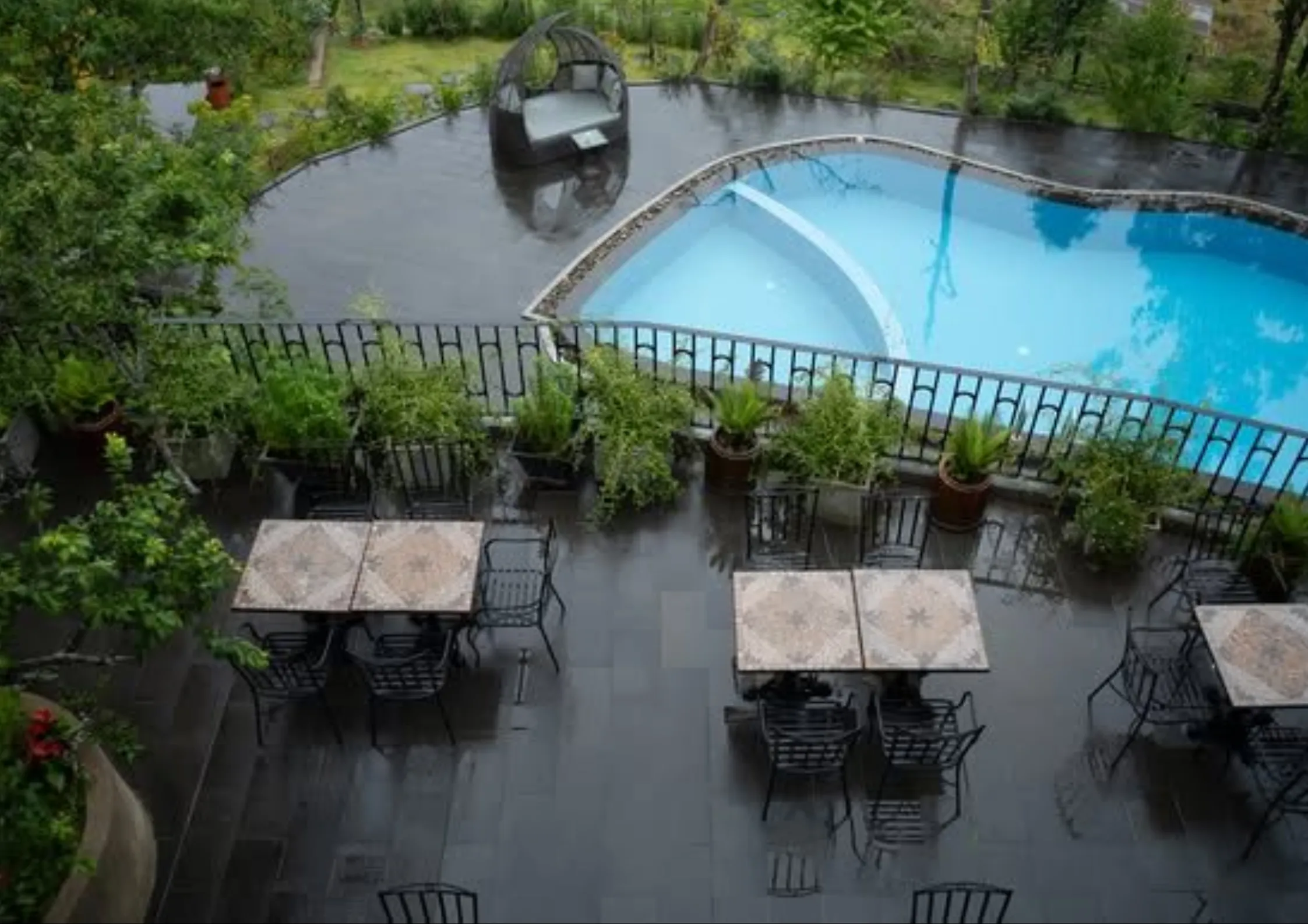 Top 8 khách sạn Đà Lạt luxury được nhiều khách hàng chọn lựa nhất 2025 27 Khuôn viên tại Goldient Boutique Hotel