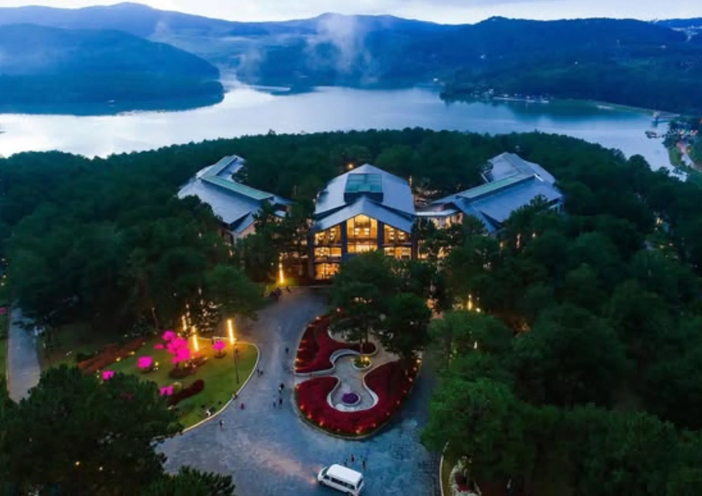 Top 8 khách sạn Đà Lạt luxury được nhiều khách hàng chọn lựa nhất 2025 2 Terracotta Hotel Resort Dalat Khách sạn Đà Lạt luxury đẳng cấp giữa thiên nhiên